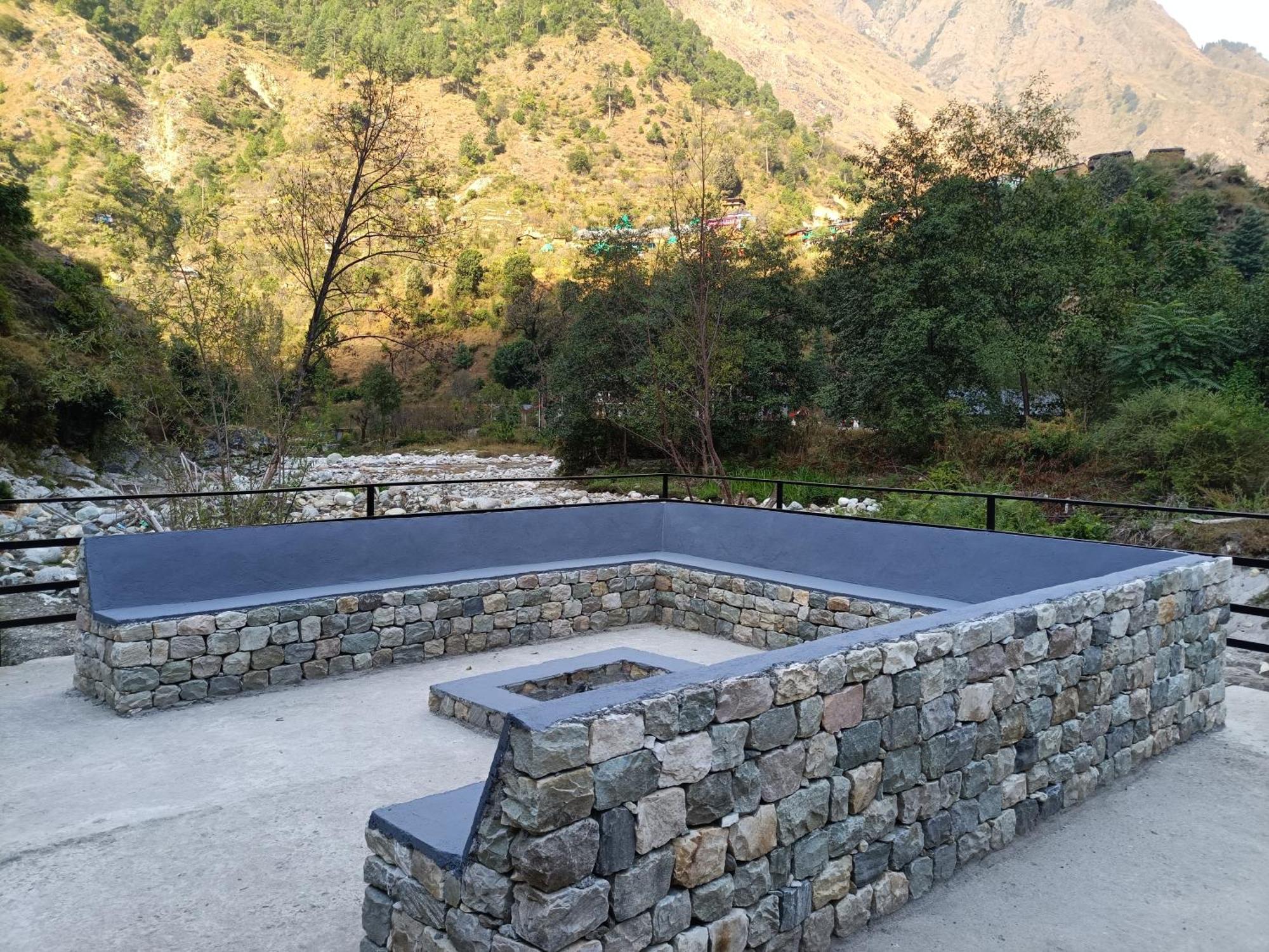 Sharda Resort-Tirthan Valley Banjār Eksteriør billede